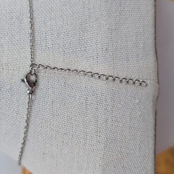 FOIL BACKED GLASS PENDANT NECKLACE - Picture 5 of 5